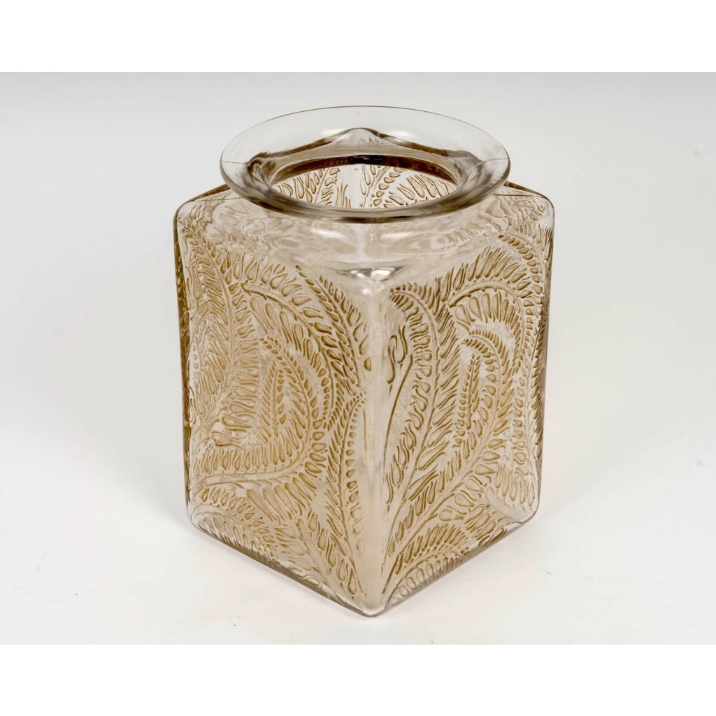 Vase « Myrrhis » verre blanc patiné sépia de René LALIQUE 6 Vase « Myrrhis » verre blanc patiné sépia de René LALIQUE 6