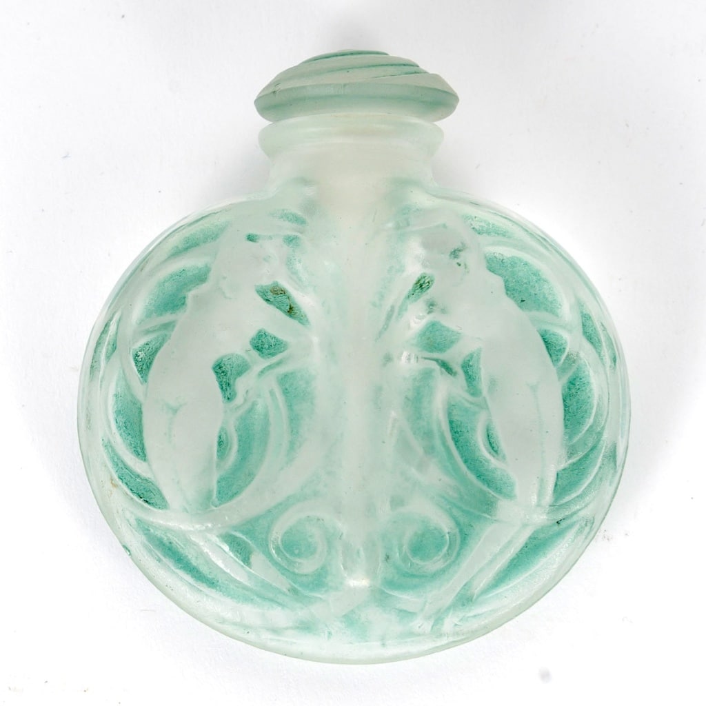 Flacon « Naïades » verre blanc patiné vert de René LALIQUE 4 Flacon « Naïades » verre blanc patiné vert de René LALIQUE 4
