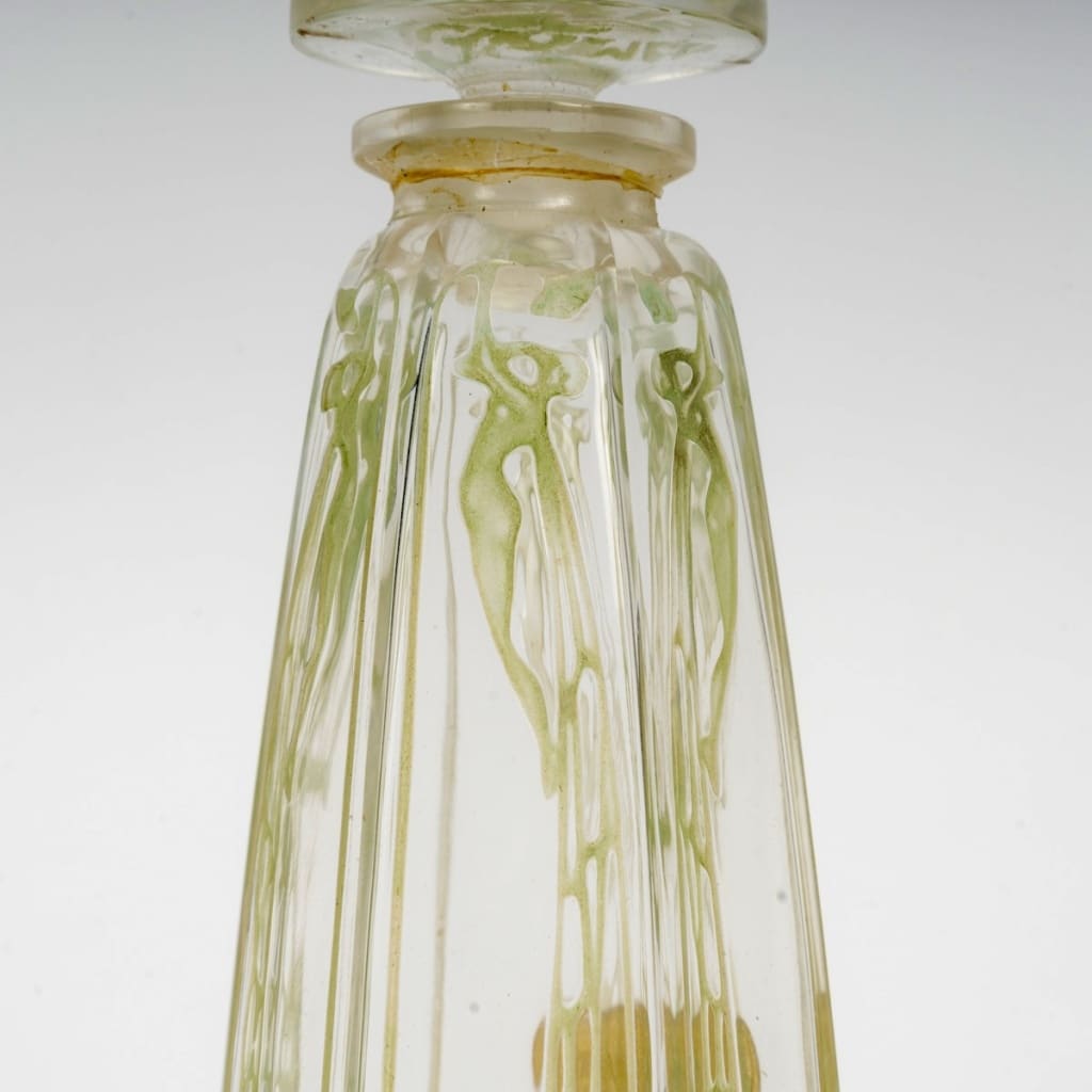 Flacon « Cyclamen » verre blanc patiné vert de René LALIQUE 9