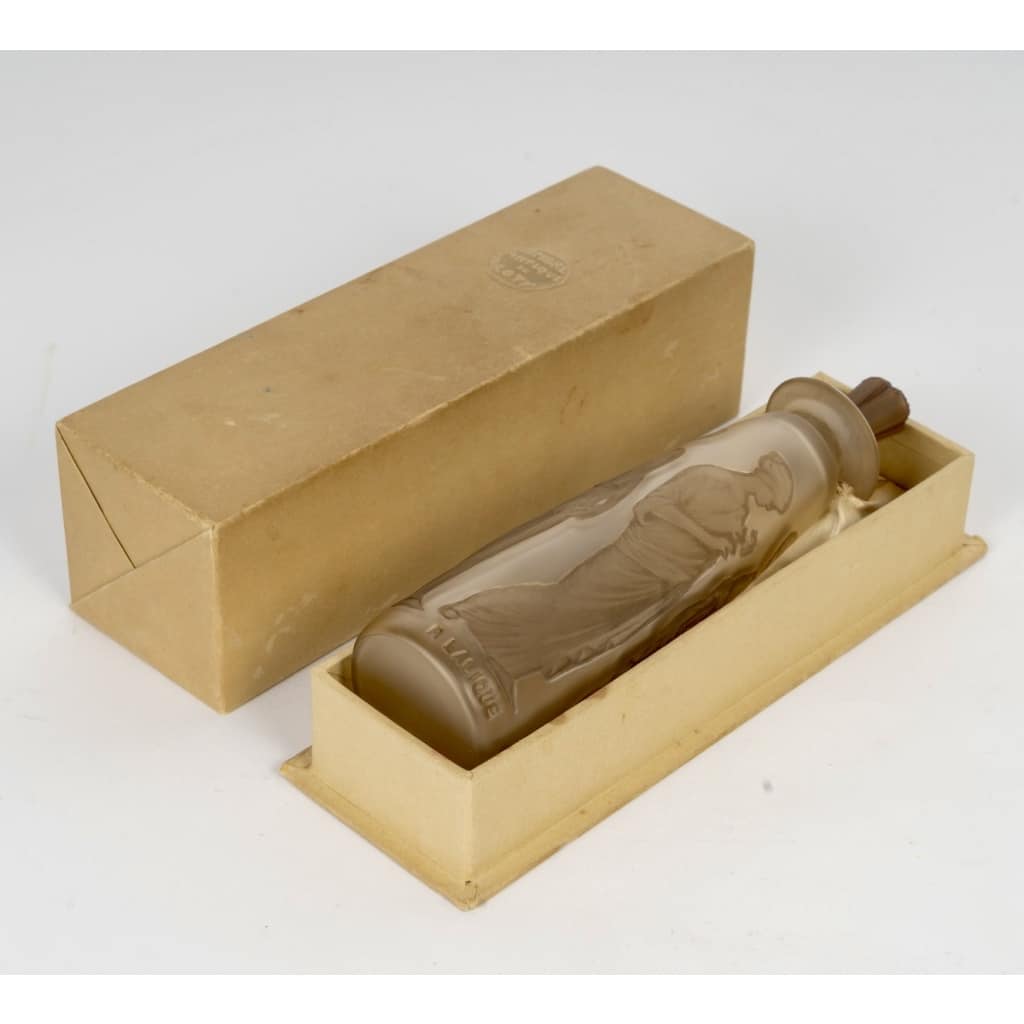 Flacon « Ambre Antique » verre blanc patiné sépia de René LALIQUE pour Coty 3 Flacon « Ambre Antique » verre blanc patiné sépia de René LALIQUE pour Coty 3