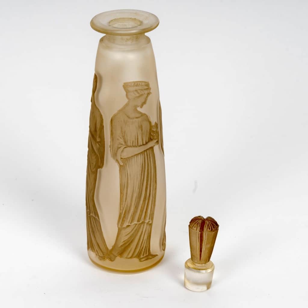 Flacon « Ambre Antique » verre blanc patiné sépia de René LALIQUE pour Coty 11 Flacon « Ambre Antique » verre blanc patiné sépia de René LALIQUE pour Coty 11