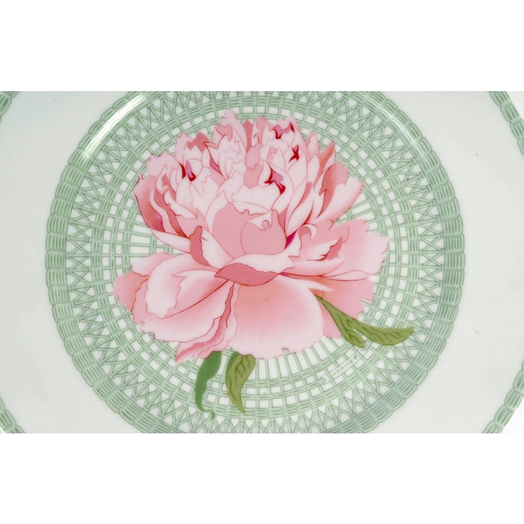 Service « Pivoines » 18 assiettes à dîner et 18 assiettes à dessert de HERMES 3 Service « Pivoines » 18 assiettes à dîner et 18 assiettes à dessert de HERMES 3