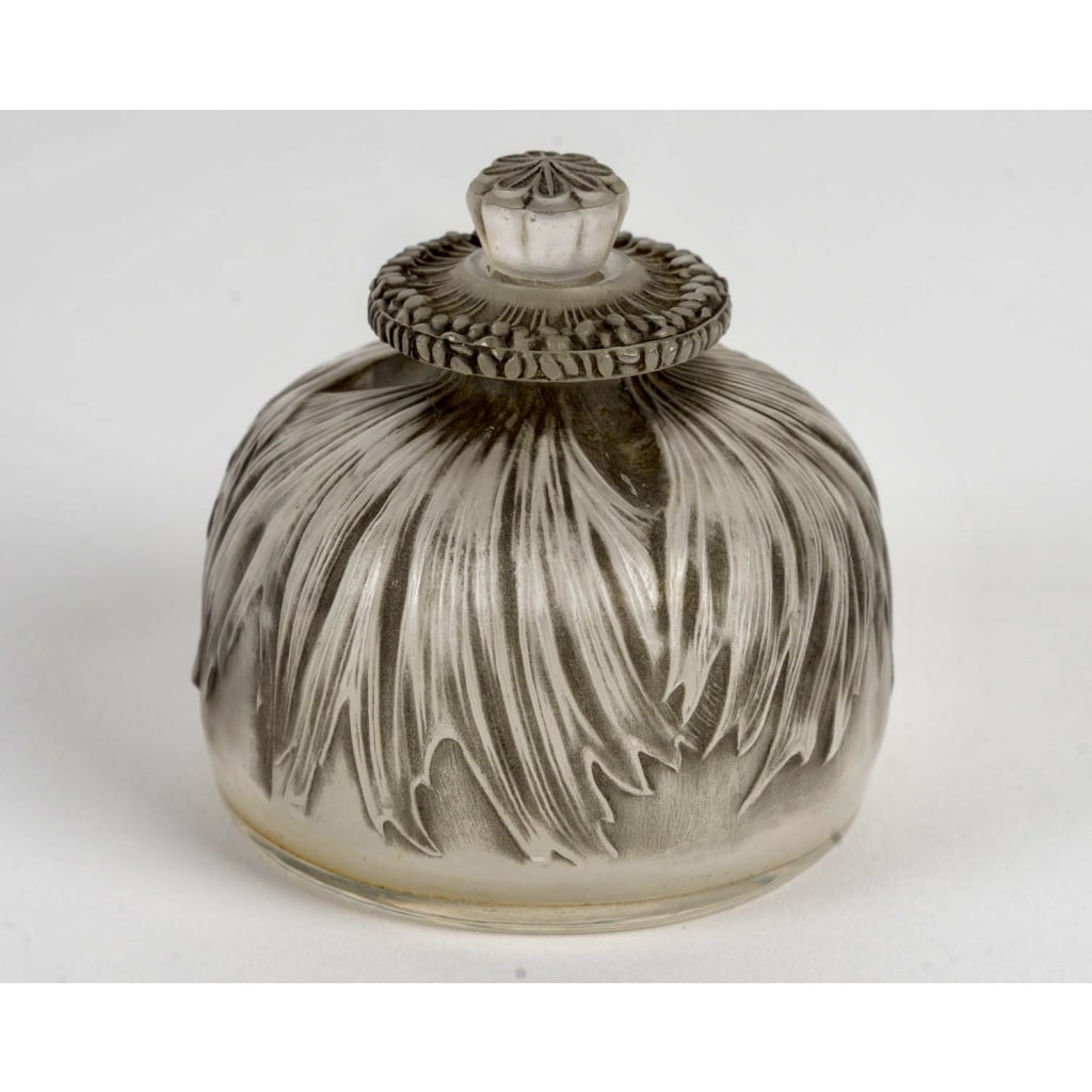 Flacon « Pavot » verre blanc patiné gris de René LALIQUE 4 Flacon « Pavot » verre blanc patiné gris de René LALIQUE 4