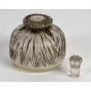 Flacon « Pavot » verre blanc patiné gris de René LALIQUE 10 Flacon « Pavot » verre blanc patiné gris de René LALIQUE 10