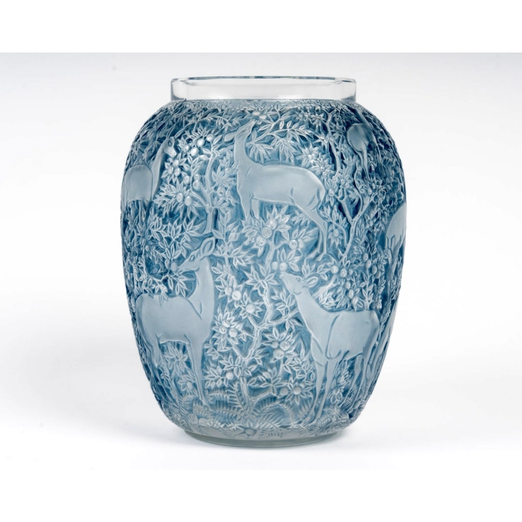 Vase « Biches » verre blanc patiné bleu de René LALIQUE 2 Vase « Biches » verre blanc patiné bleu de René LALIQUE 2