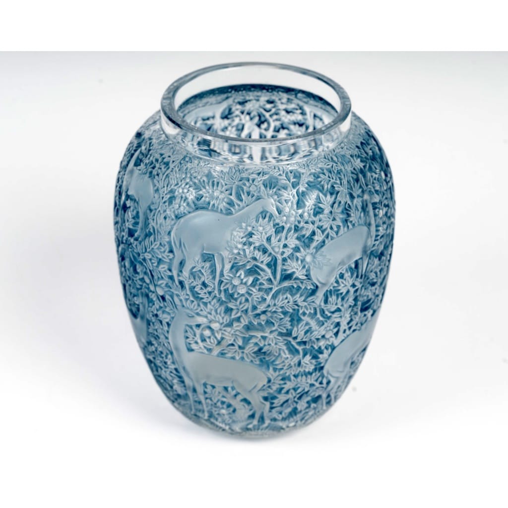 Vase « Biches » verre blanc patiné bleu de René LALIQUE 4 Vase « Biches » verre blanc patiné bleu de René LALIQUE 4