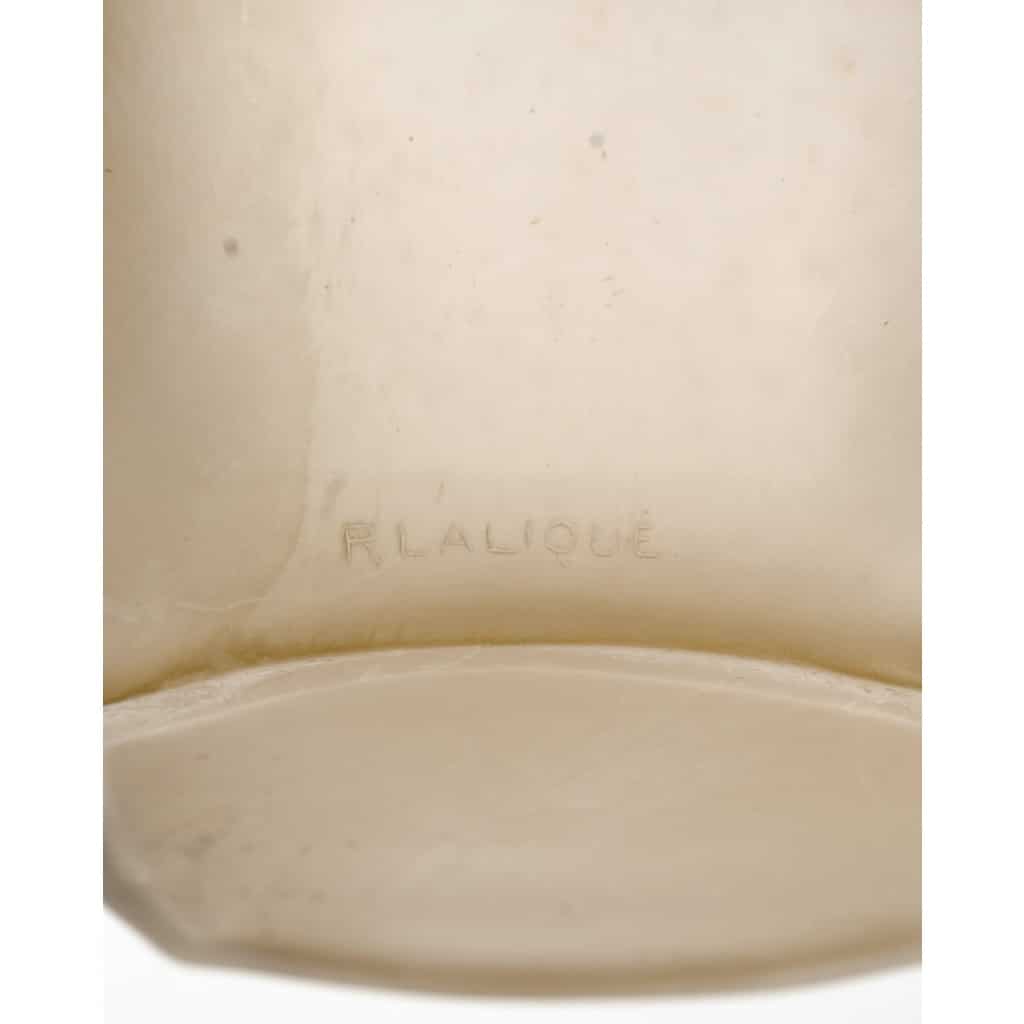 Vase « Deux Moineaux Dormant » verre blanc patiné gris de René LALIQUE 6 Vase « Deux Moineaux Dormant » verre blanc patiné gris de René LALIQUE 6