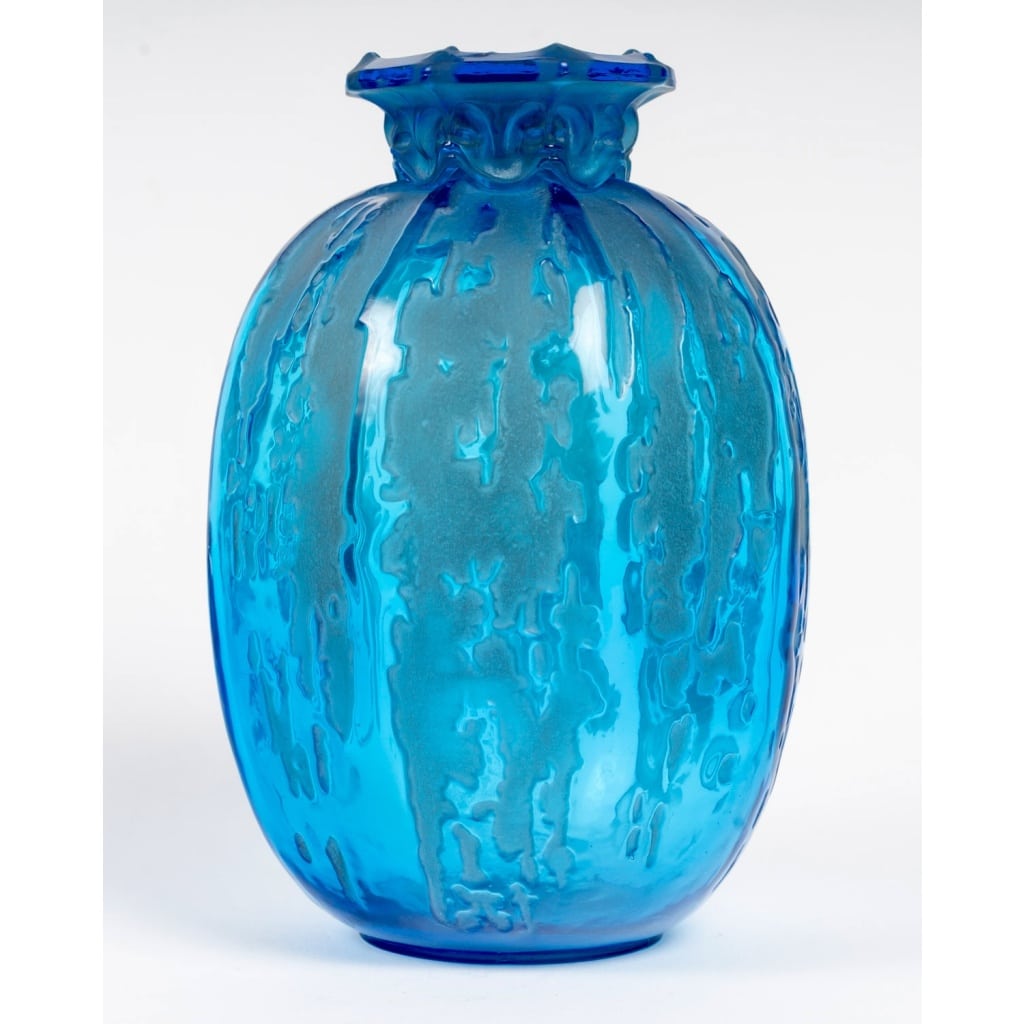 Vase « Fontaines » verre bleu électrique patiné gris de René LALIQUE 2
