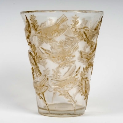 Vase « Grives » verre patiné sépia de René LALIQUE Vase « Grives » verre patiné sépia de René LALIQUE