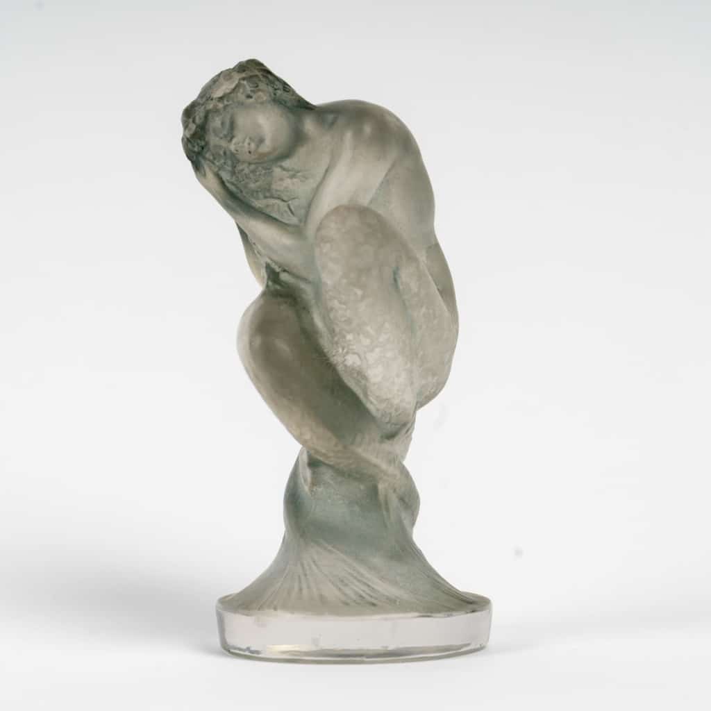 Mascotte Automobile « Sirène » verre blanc patiné bleu gris de René LALIQUE 3 Mascotte Automobile « Sirène » verre blanc patiné bleu gris de René LALIQUE 3
