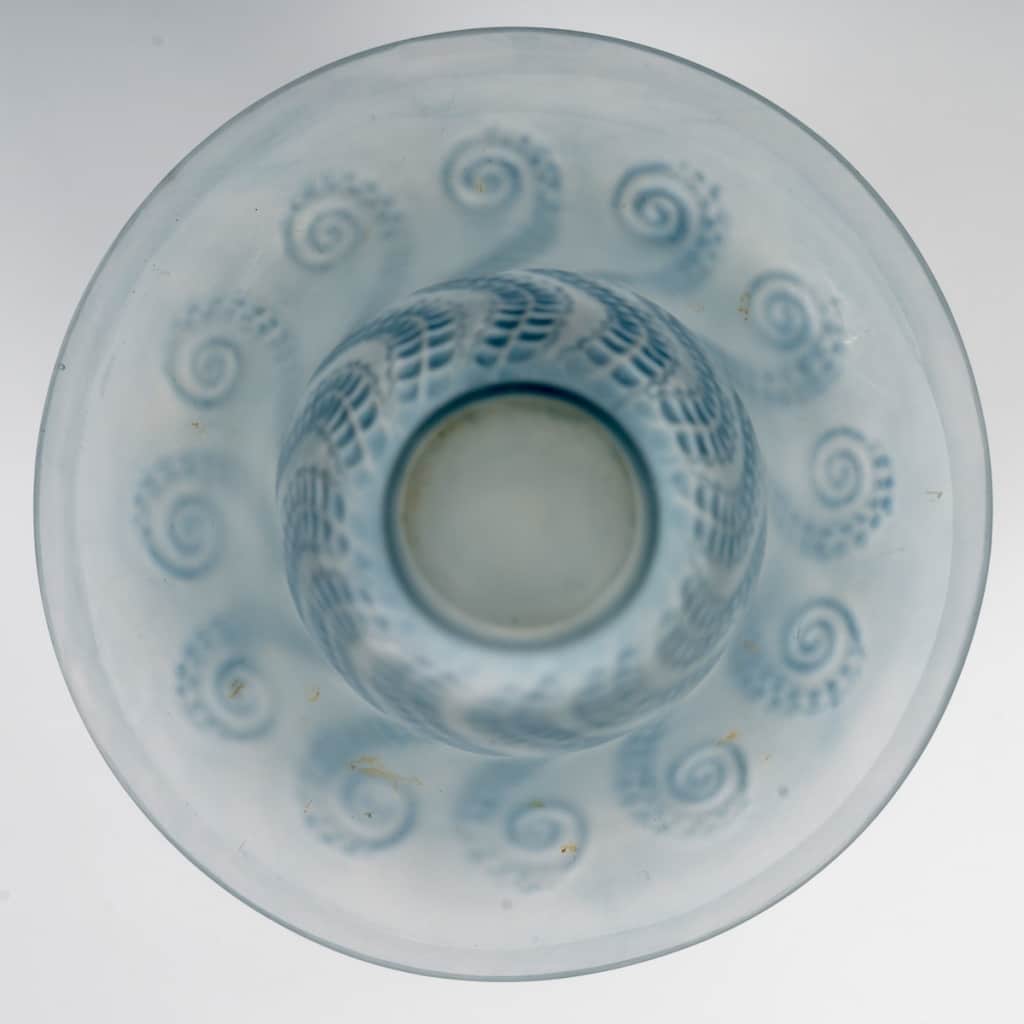 Vase « Méduse » verre blanc patiné bleu de René LALIQUE 5