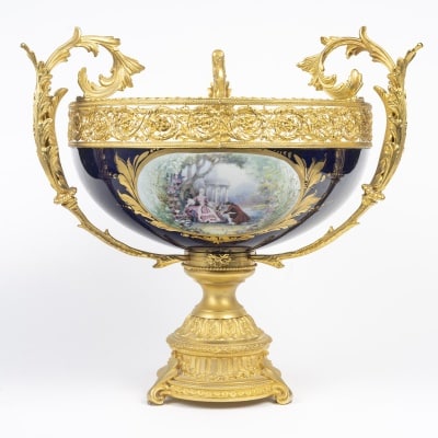 Coupe en porcelaine et bronze doré Coupe en porcelaine et bronze doré