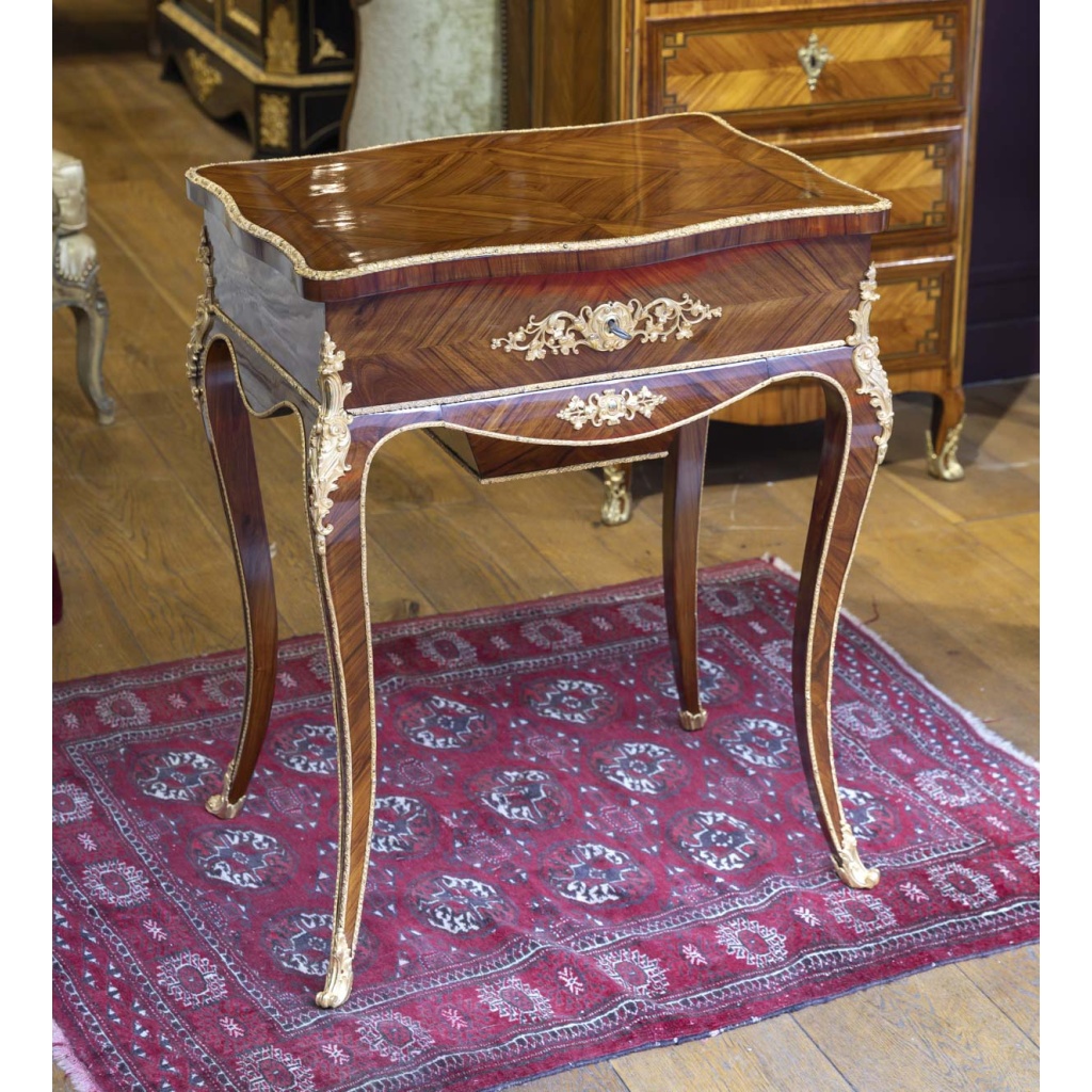 Table-Travailleuse de Dames en bois de rose marqueté d’Epoque Napoléon III