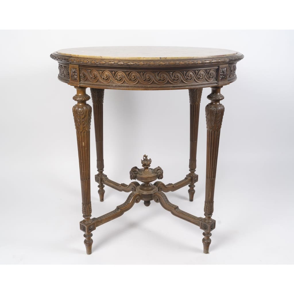 Table de milieu estampillée Pihouée 15 Table de milieu estampillée Pihouée 15