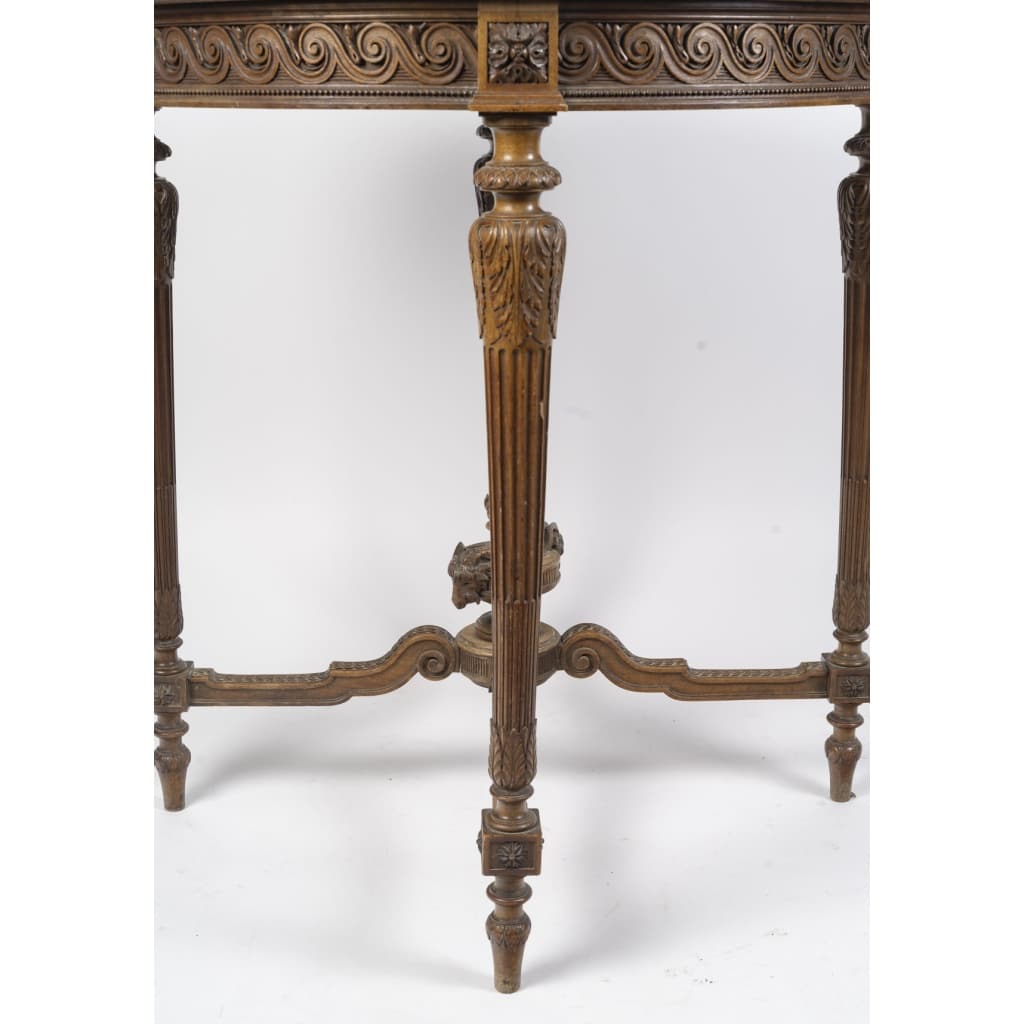 Table de milieu estampillée Pihouée 4 Table de milieu estampillée Pihouée 4