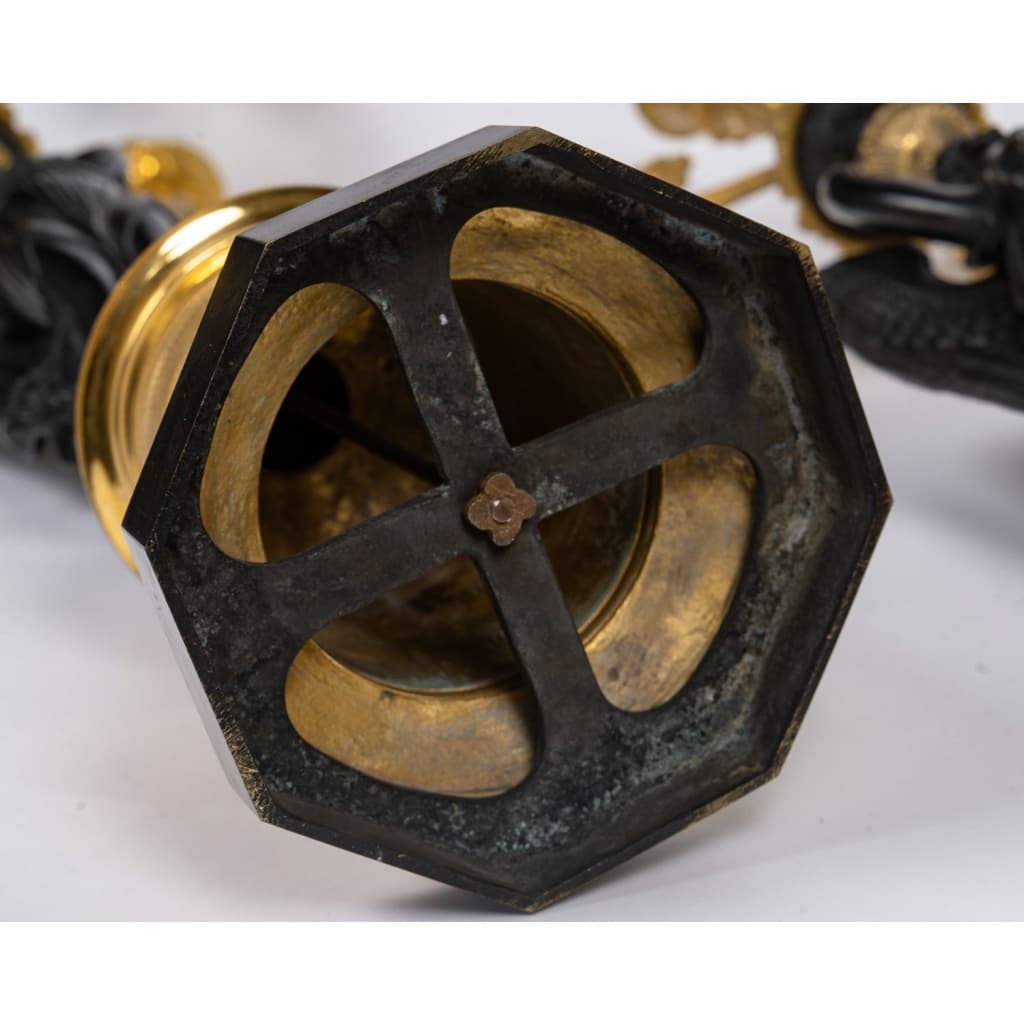 Importante paire de candélabres dans le gout de Thomire en bronze à décor de Victoires ailées d’époque Empire 14 Importante paire de candélabres dans le gout de Thomire en bronze à décor de Victoires ailées d’époque Empire 14