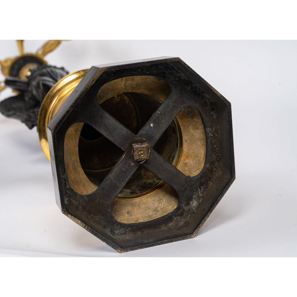 Importante paire de candélabres dans le gout de Thomire en bronze à décor de Victoires ailées d’époque Empire 15 Importante paire de candélabres dans le gout de Thomire en bronze à décor de Victoires ailées d’époque Empire 15