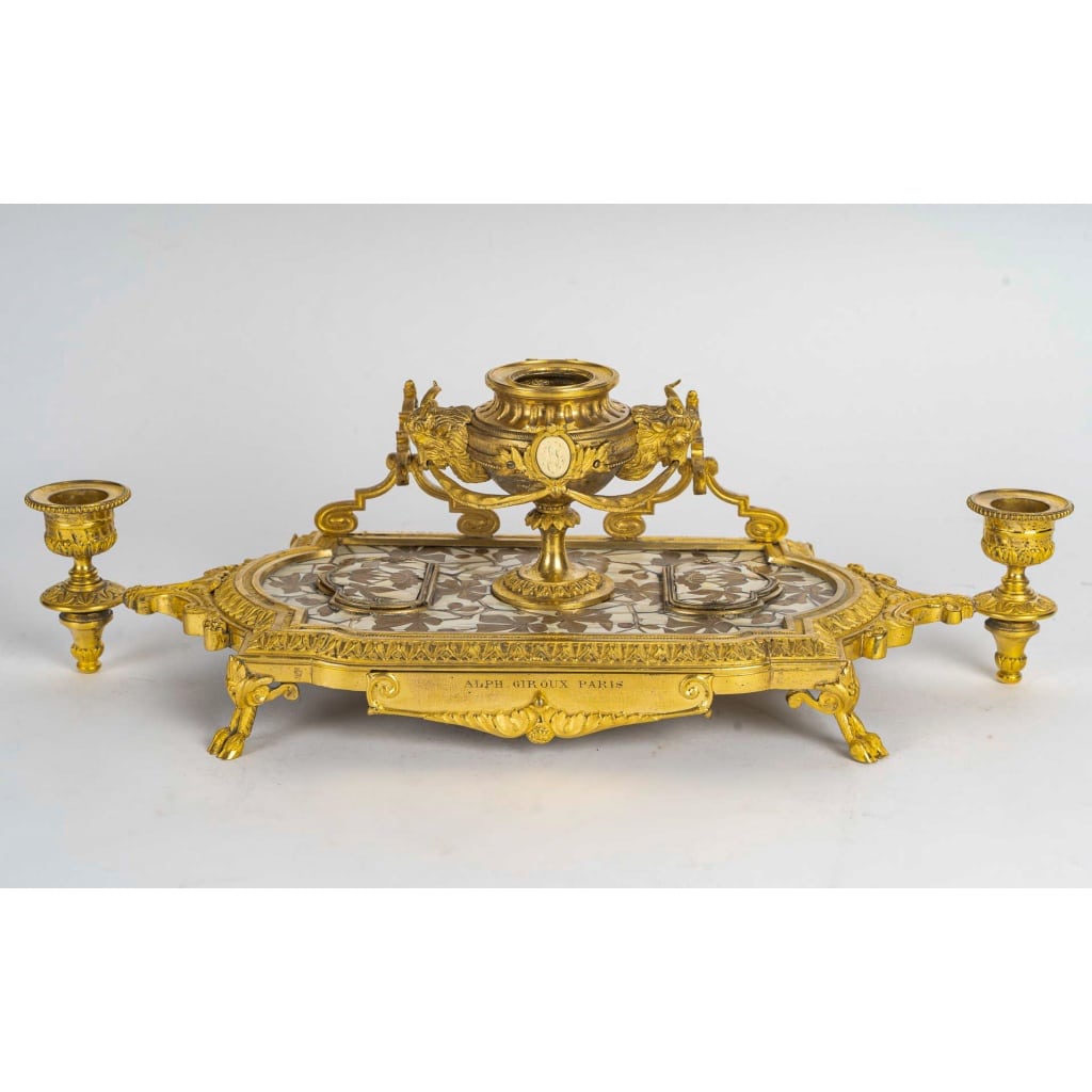 Ferdinand Duvinage (1823–1876) Encrier en bronze et marqueterie sur fond d’ivoire cloisonné, Maison Alphonse Giroux, vers 1880 8 Ferdinand Duvinage (1823–1876) Encrier en bronze et marqueterie sur fond d’ivoire cloisonné, Maison Alphonse Giroux, vers 1880 8