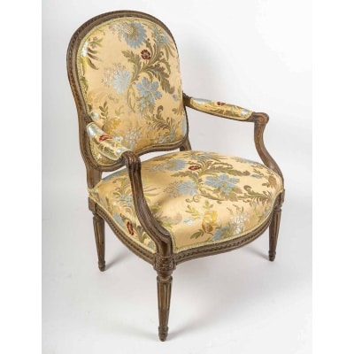 Georges Jacob reçu Maitre en 1765 Large fauteuil en bois laqué d’époque Transition Louis XV-Louis XVI vers 1765-1775 Georges Jacob reçu Maitre en 1765 Large fauteuil en bois laqué d’époque Transition Louis XV-Louis XVI vers 1765-1775