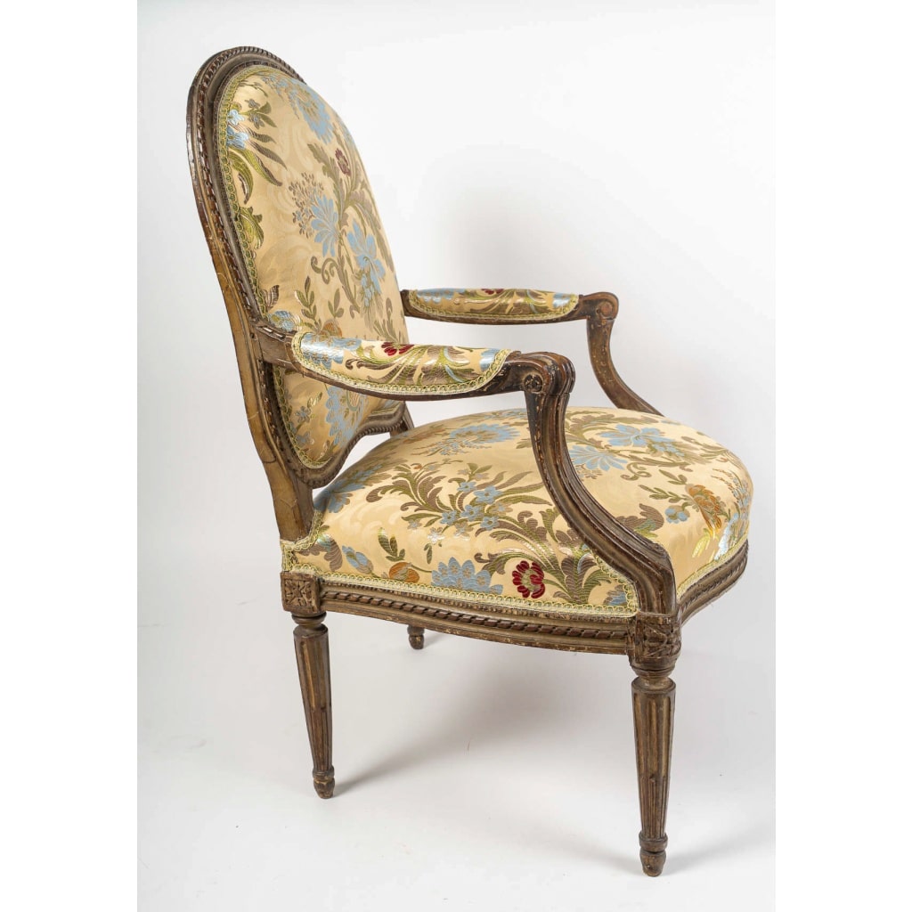 Georges Jacob reçu Maitre en 1765 Large fauteuil en bois laqué d’époque Transition Louis XV-Louis XVI vers 1765-1775 7 Georges Jacob reçu Maitre en 1765 Large fauteuil en bois laqué d’époque Transition Louis XV-Louis XVI vers 1765-1775 7