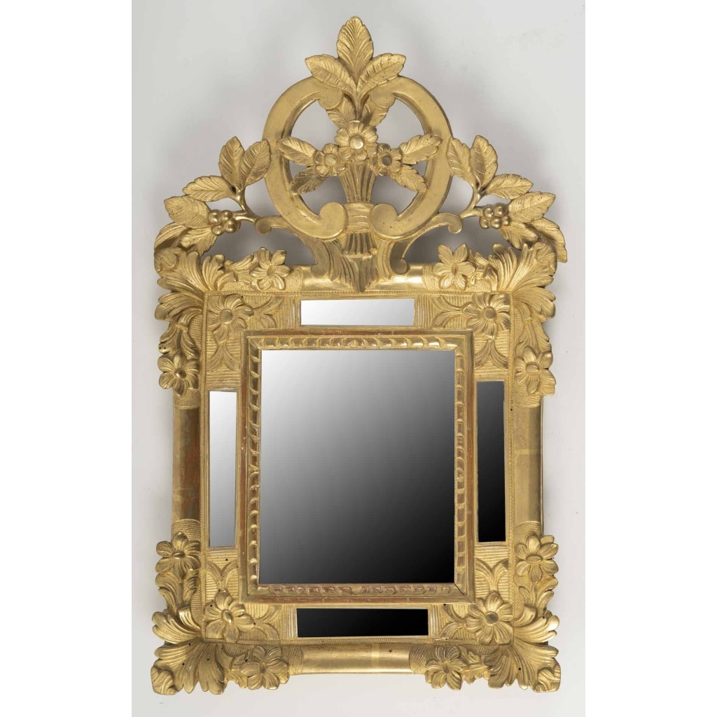 Petit miroir à parecloses d’époque Régence (1715-1724), XVIIIe siècle. 2 Petit miroir à parecloses d’époque Régence (1715-1724), XVIIIe siècle. 2