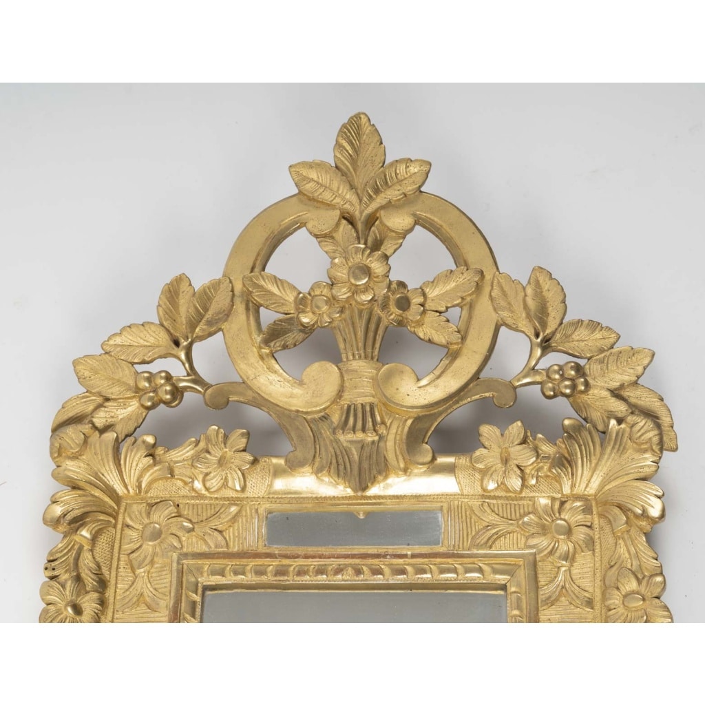 Petit miroir à parecloses d’époque Régence (1715-1724), XVIIIe siècle. 3 Petit miroir à parecloses d’époque Régence (1715-1724), XVIIIe siècle. 3