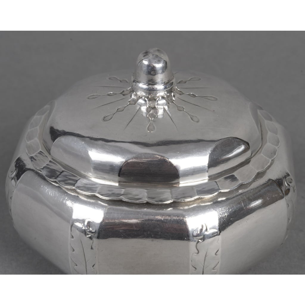 Georges LECOMTE – Boîte couverte en argent massif vers 1925 4 Georges LECOMTE – Boîte couverte en argent massif vers 1925 4