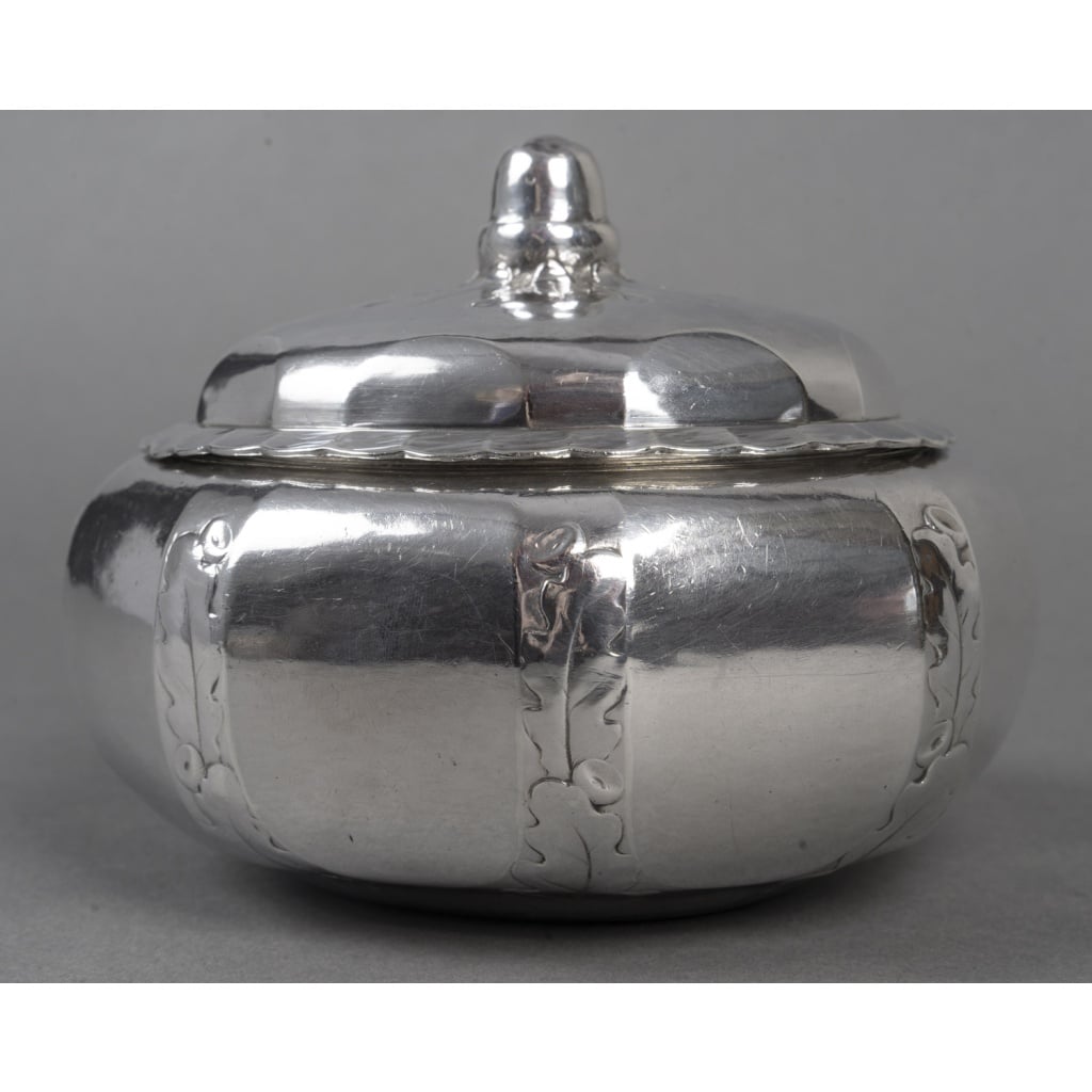 Georges LECOMTE – Boîte couverte en argent massif vers 1925 5 Georges LECOMTE – Boîte couverte en argent massif vers 1925 5