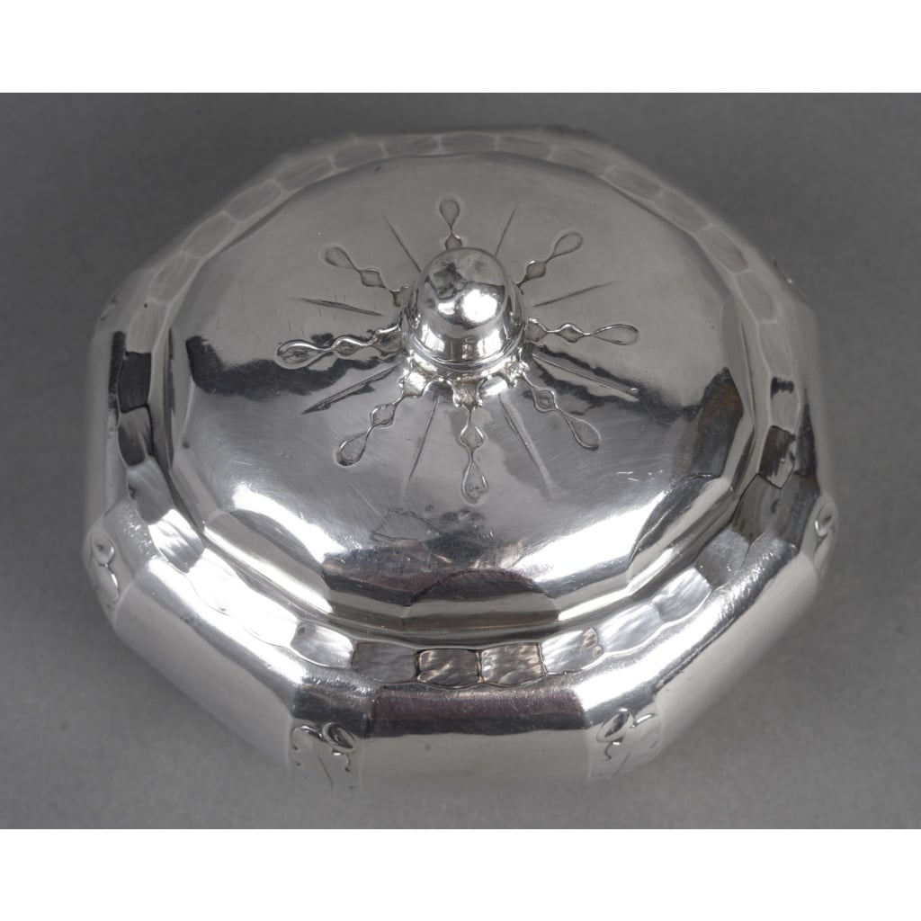 Georges LECOMTE – Boîte couverte en argent massif vers 1925 6 Georges LECOMTE – Boîte couverte en argent massif vers 1925 6