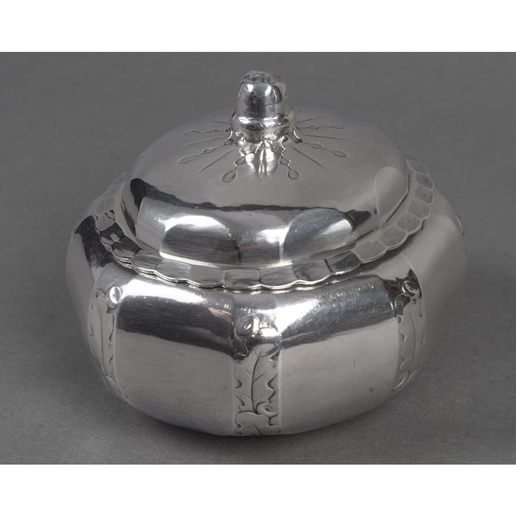 Georges LECOMTE – Boîte couverte en argent massif vers 1925 2 Georges LECOMTE – Boîte couverte en argent massif vers 1925 2