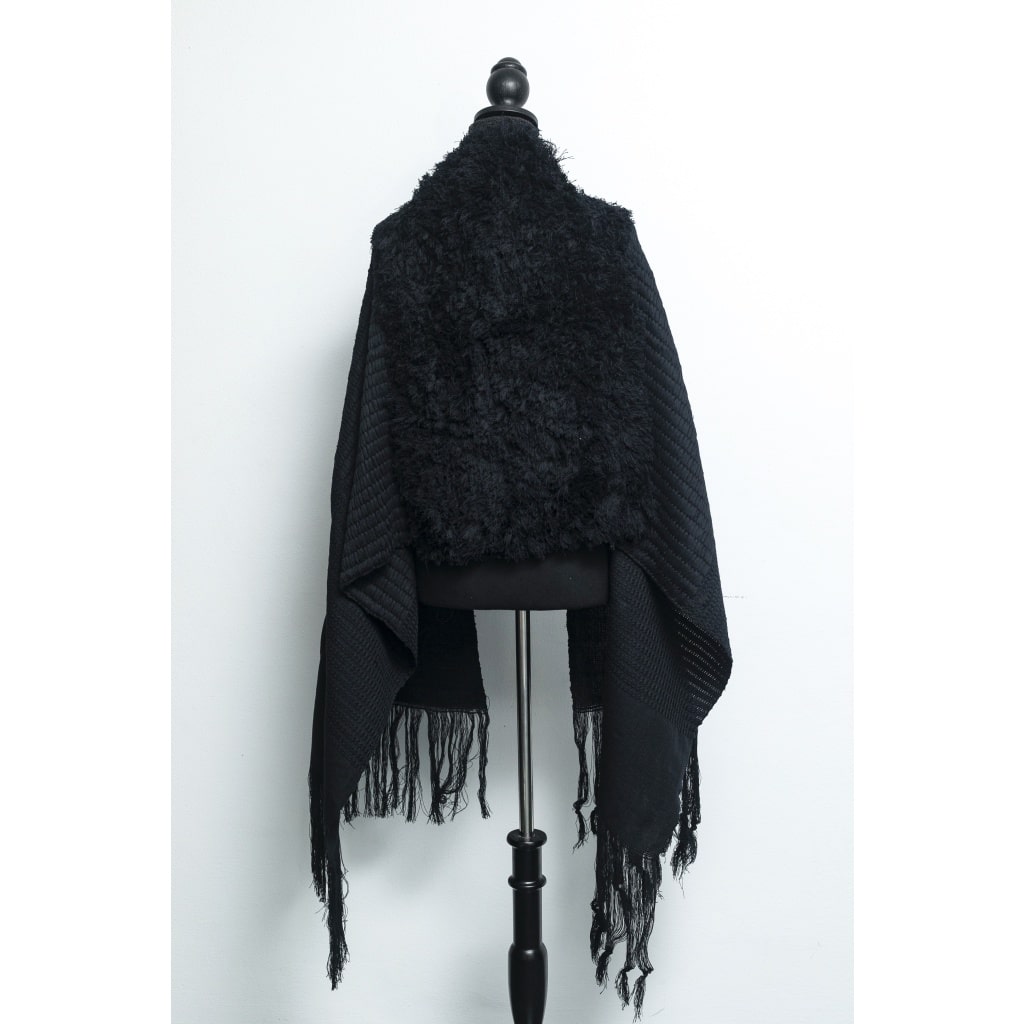 Châle “CENDRES – Noir Charbon” 2 Châle “CENDRES – Noir Charbon” 2