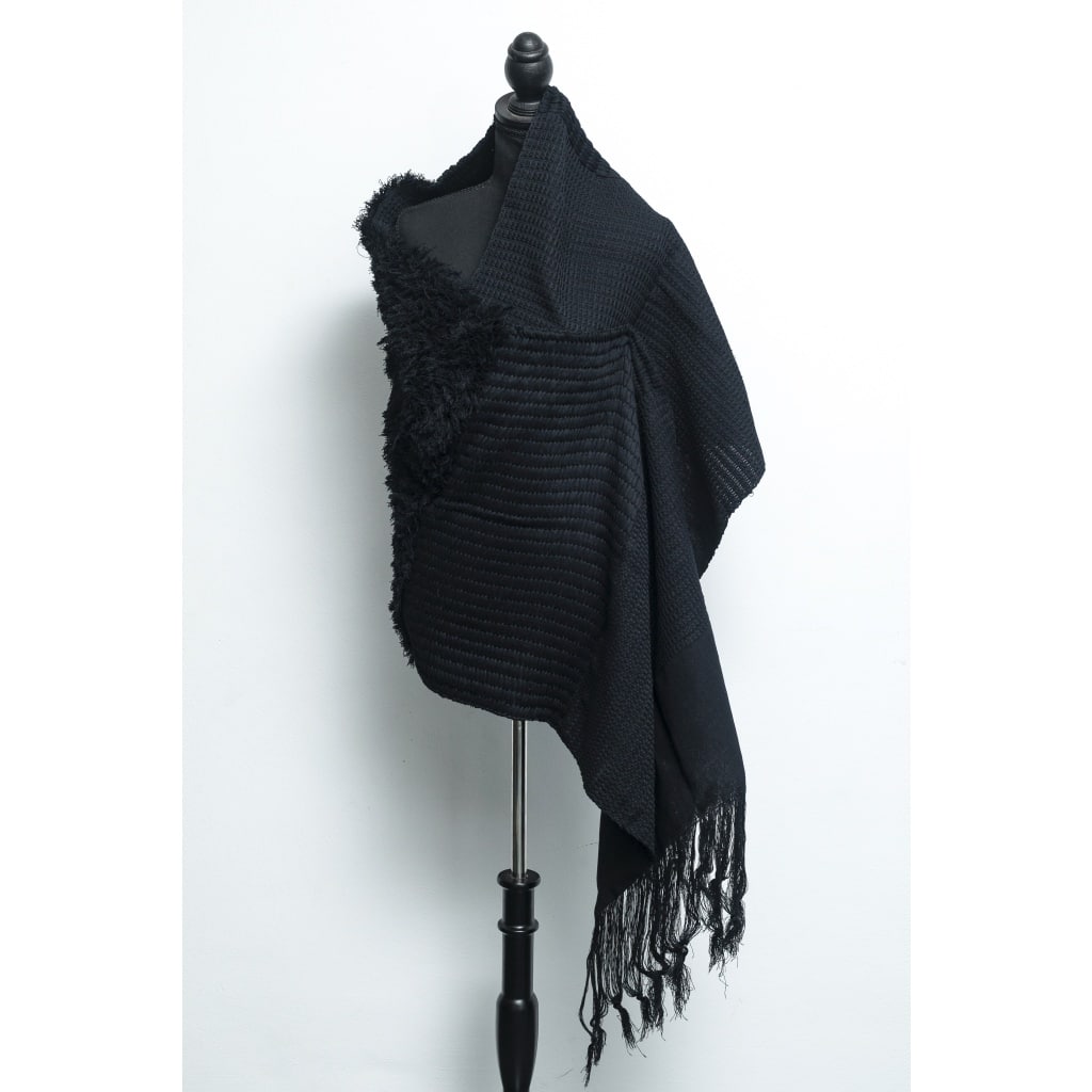 Châle “CENDRES – Noir Charbon” 4 Châle “CENDRES – Noir Charbon” 4