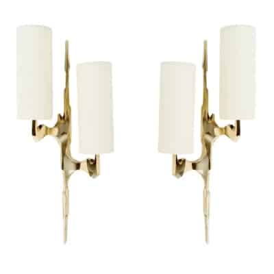 1950 Paire d’appliques en bronze et opaline de la Maison Arlus. 1950 Paire d’appliques en bronze et opaline de la Maison Arlus.