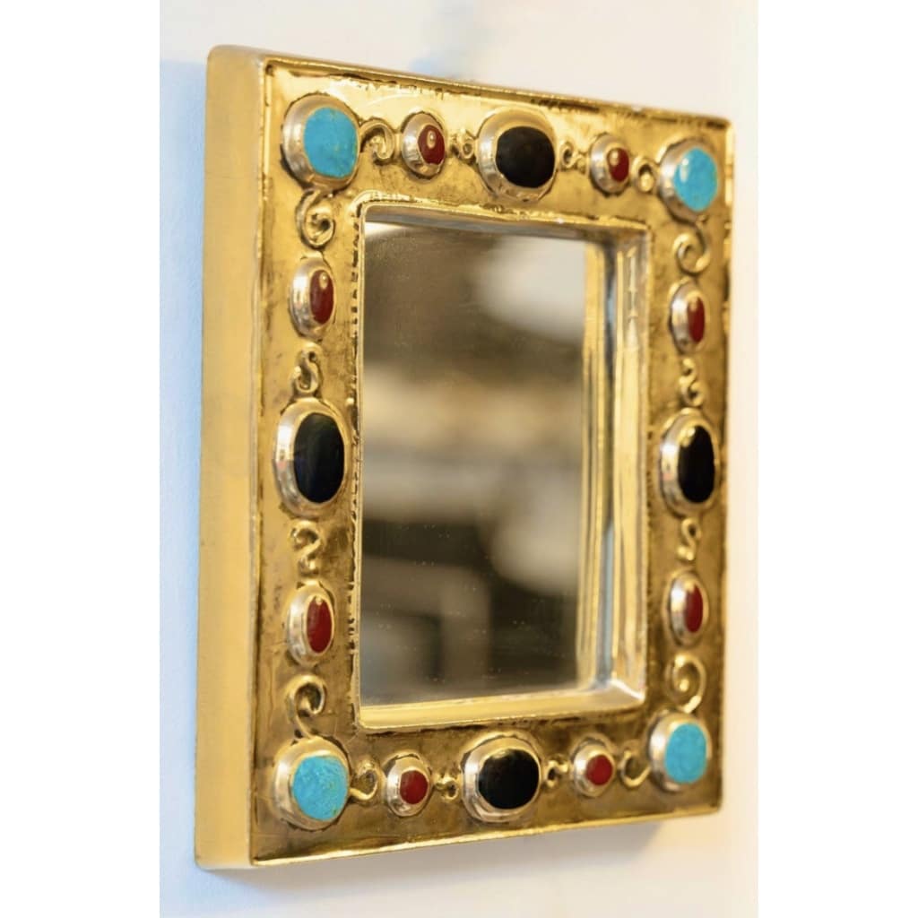 1960 Miroir en céramique dorée imitant des bijoux intégrés, signé François Lembo 7 1960 Miroir en céramique dorée imitant des bijoux intégrés, signé François Lembo 7