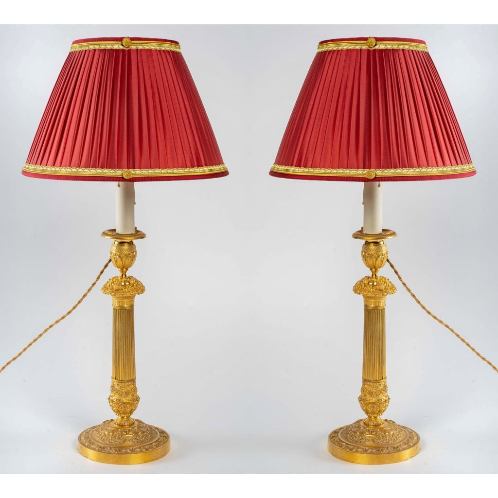 Paire de Flambeaux d’Époque Restauration en Bronze Finement Ciselé et Doré Montés en Lampes vers 1820 2