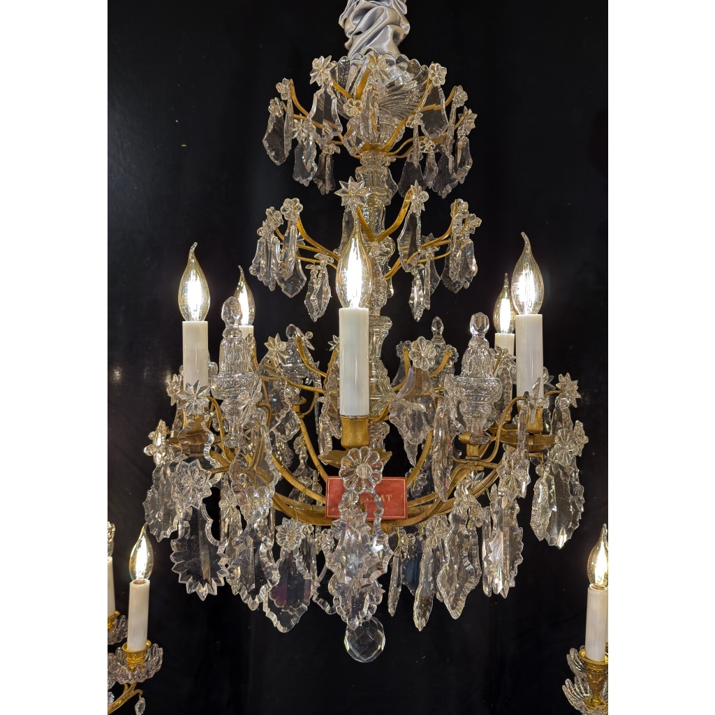 Lustre signé Baccarat de style Louis XVI en bronze doré et décor de cristal taillé vers 1880 2 Lustre signé Baccarat de style Louis XVI en bronze doré et décor de cristal taillé vers 1880 2