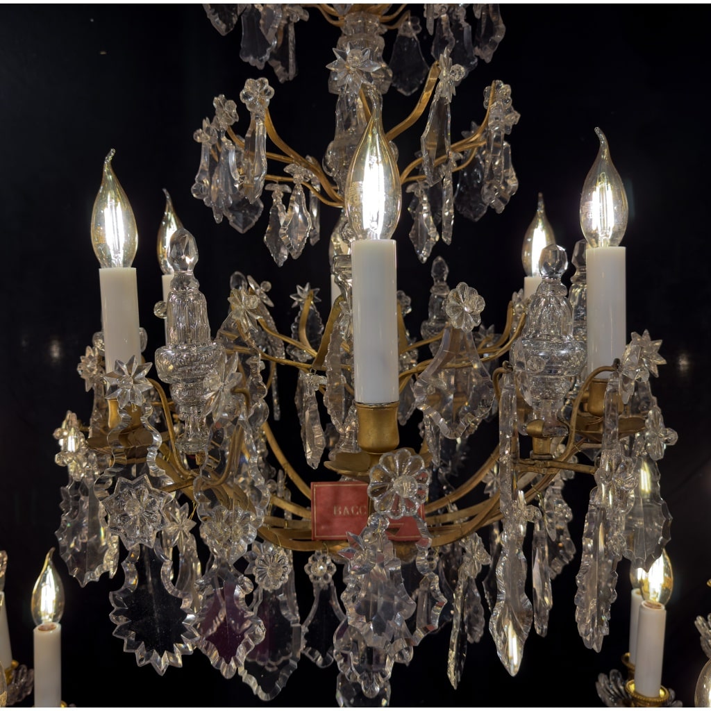 Lustre signé Baccarat de style Louis XVI en bronze doré et décor de cristal taillé vers 1880 8 Lustre signé Baccarat de style Louis XVI en bronze doré et décor de cristal taillé vers 1880 8