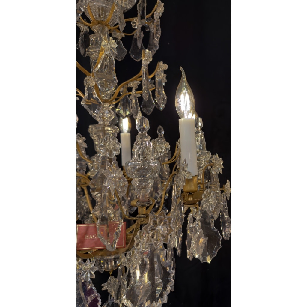 Lustre signé Baccarat de style Louis XVI en bronze doré et décor de cristal taillé vers 1880 9 Lustre signé Baccarat de style Louis XVI en bronze doré et décor de cristal taillé vers 1880 9