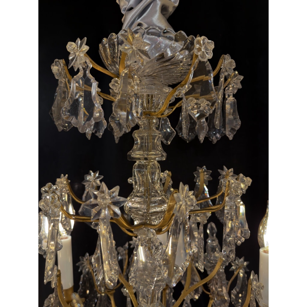 Lustre signé Baccarat de style Louis XVI en bronze doré et décor de cristal taillé vers 1880 4 Lustre signé Baccarat de style Louis XVI en bronze doré et décor de cristal taillé vers 1880 4
