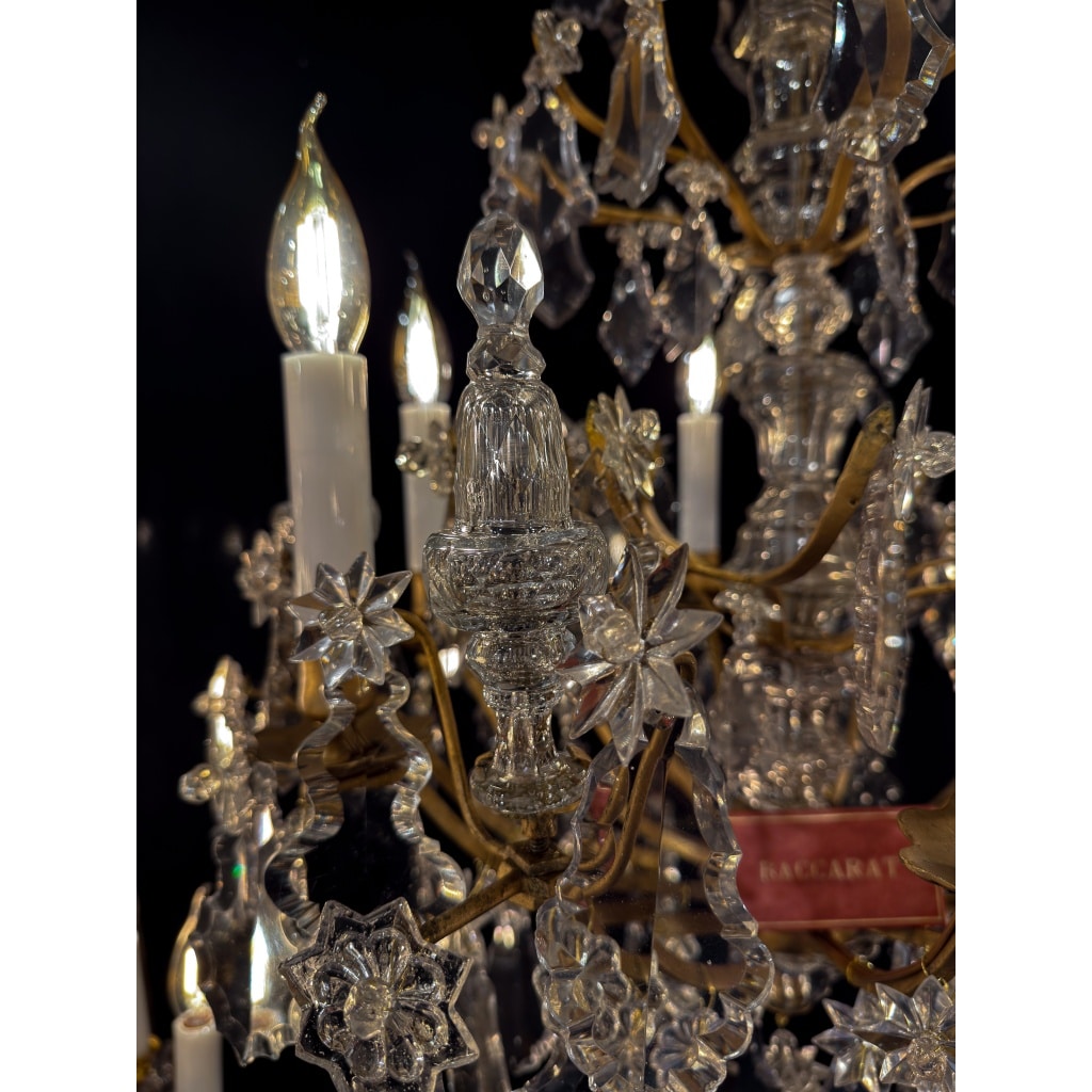 Lustre signé Baccarat de style Louis XVI en bronze doré et décor de cristal taillé vers 1880 7 Lustre signé Baccarat de style Louis XVI en bronze doré et décor de cristal taillé vers 1880 7