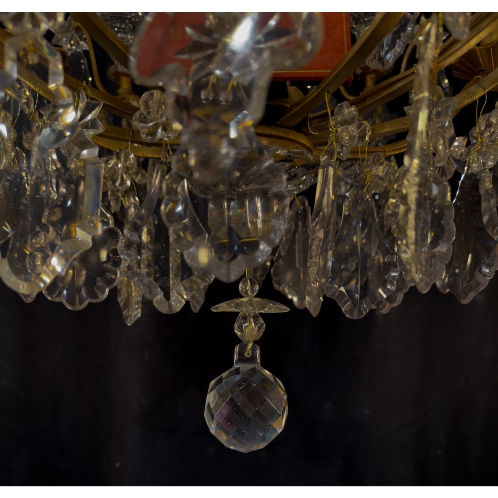 Lustre signé Baccarat de style Louis XVI en bronze doré et décor de cristal taillé vers 1880 13 Lustre signé Baccarat de style Louis XVI en bronze doré et décor de cristal taillé vers 1880 13