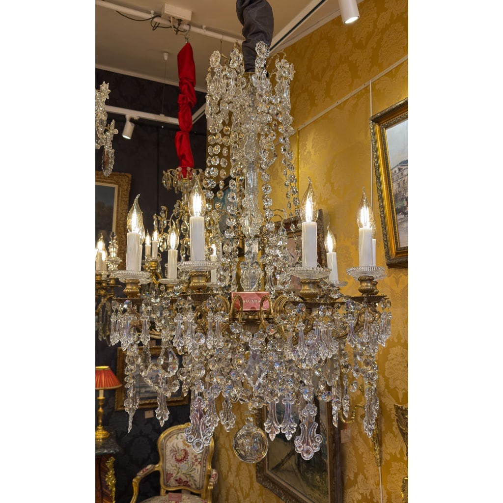 Lustre signé Baccarat de style Louis XVI en bronze doré et décor de cristal taillé vers 1870-1880 2 Lustre signé Baccarat de style Louis XVI en bronze doré et décor de cristal taillé vers 1870-1880 2