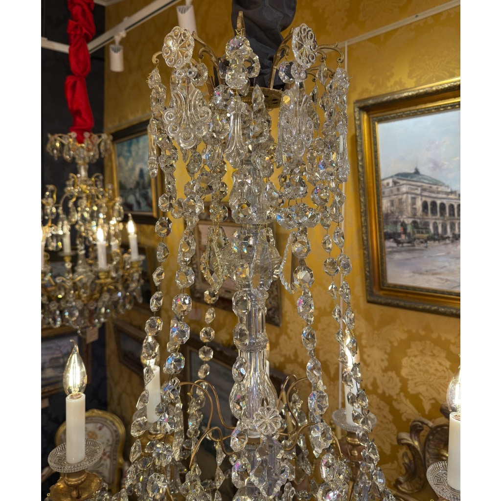 Lustre signé Baccarat de style Louis XVI en bronze doré et décor de cristal taillé vers 1870-1880 3 Lustre signé Baccarat de style Louis XVI en bronze doré et décor de cristal taillé vers 1870-1880 3