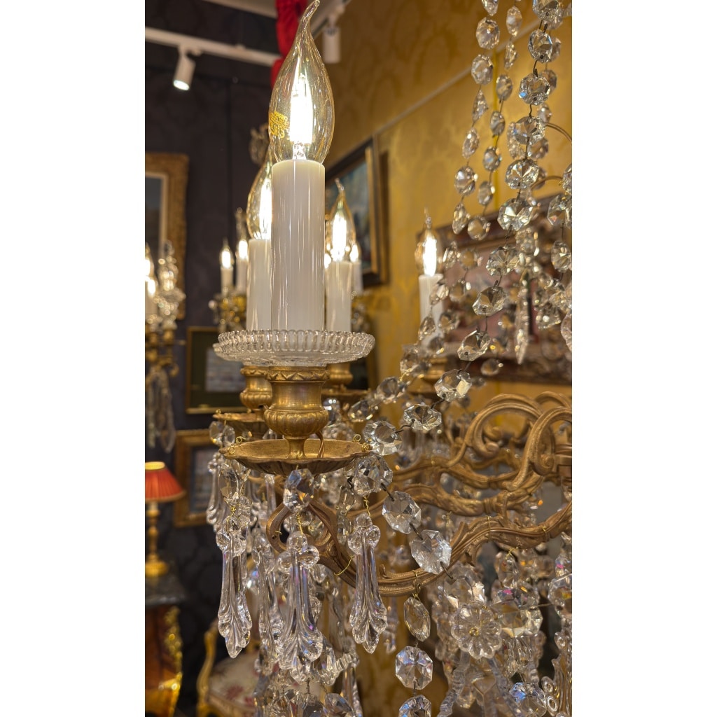 Lustre signé Baccarat de style Louis XVI en bronze doré et décor de cristal taillé vers 1870-1880 11 Lustre signé Baccarat de style Louis XVI en bronze doré et décor de cristal taillé vers 1870-1880 11