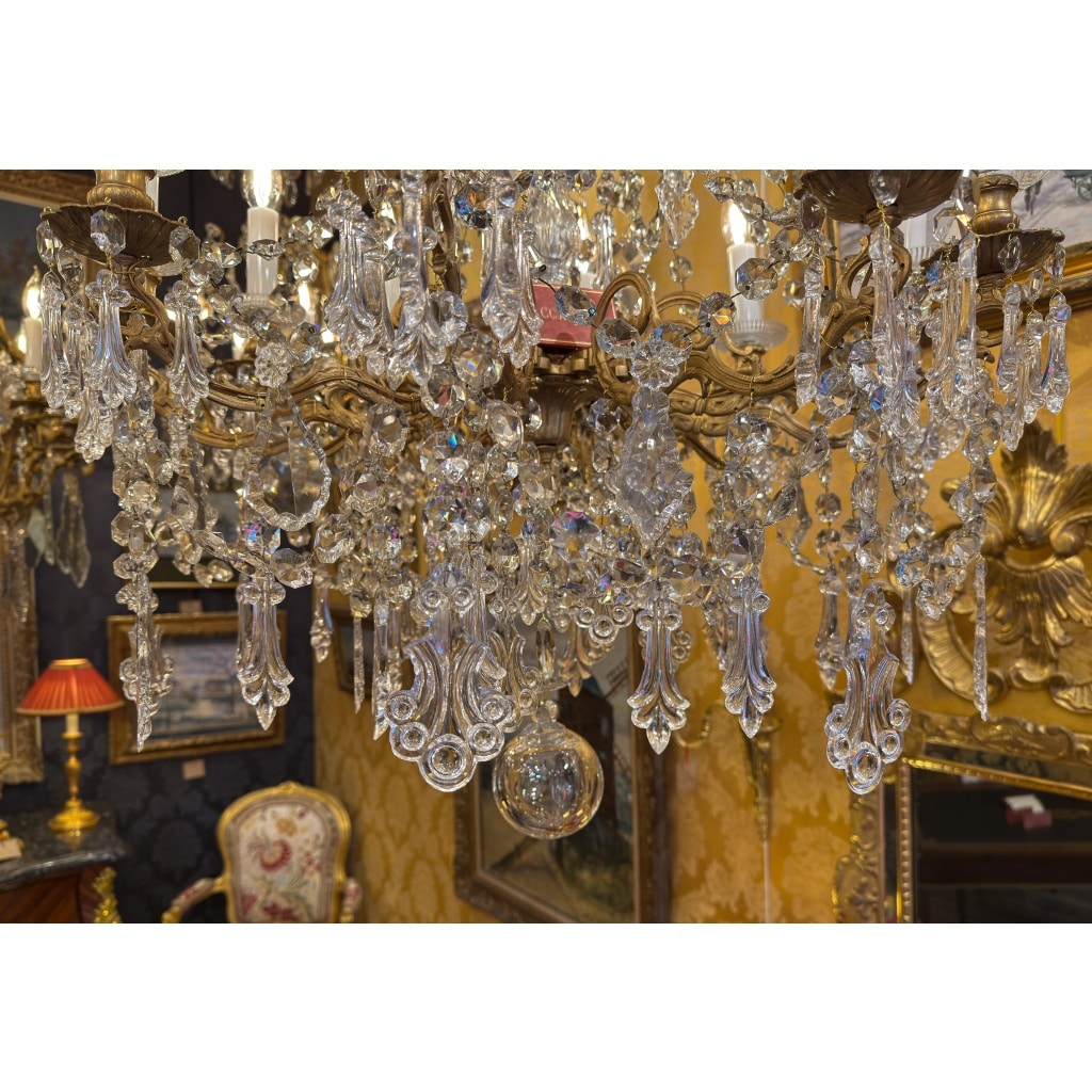 Lustre signé Baccarat de style Louis XVI en bronze doré et décor de cristal taillé vers 1870-1880 12 Lustre signé Baccarat de style Louis XVI en bronze doré et décor de cristal taillé vers 1870-1880 12