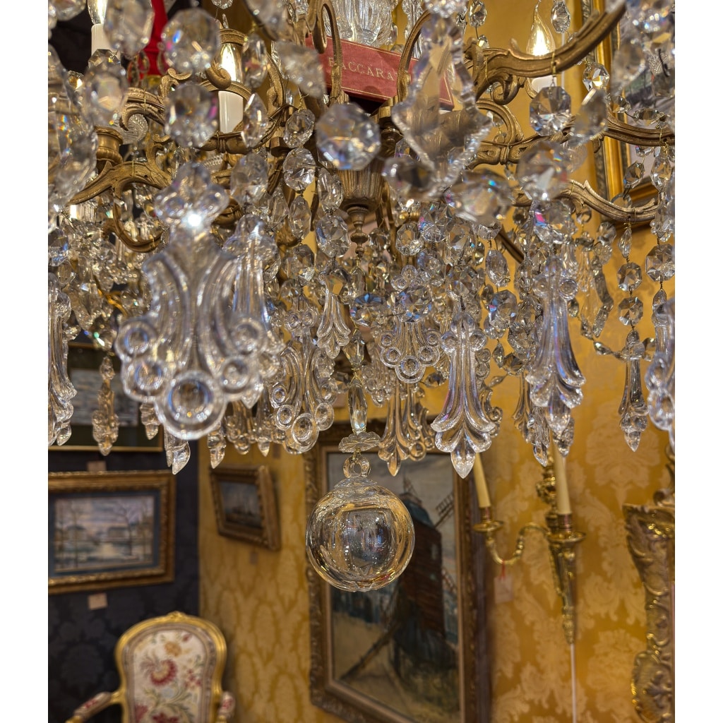 Lustre signé Baccarat de style Louis XVI en bronze doré et décor de cristal taillé vers 1870-1880 14 Lustre signé Baccarat de style Louis XVI en bronze doré et décor de cristal taillé vers 1870-1880 14