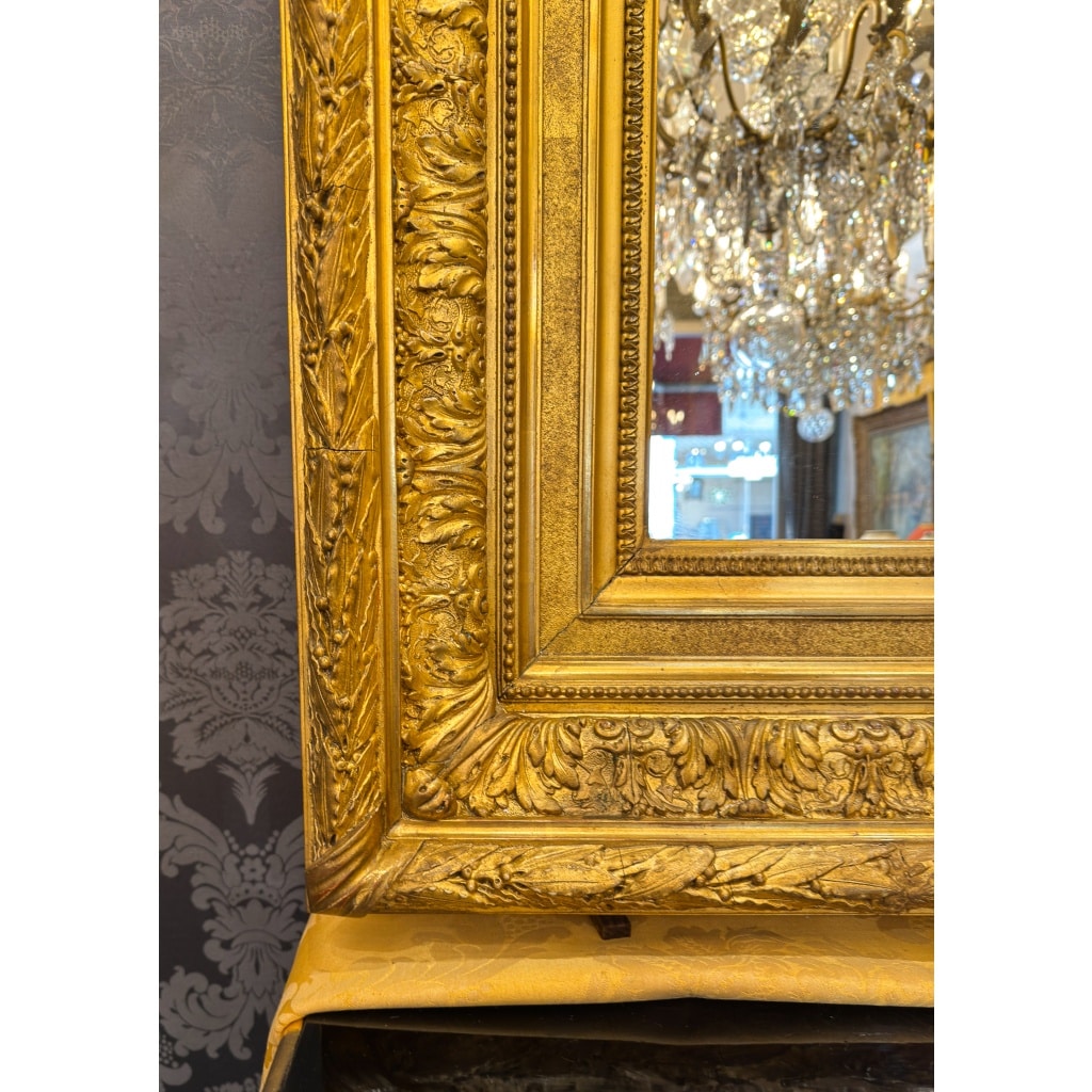 Grand miroir Louis XVI en bois sculpté et doré de la fin du XVIIIème siècle 5 Grand miroir Louis XVI en bois sculpté et doré de la fin du XVIIIème siècle 5