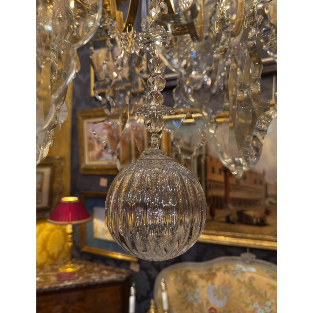 Important lustre signé Baccarat de style Louis XV en bronze doré et décor de cristal taillé vers 1880-1890 14 Important lustre signé Baccarat de style Louis XV en bronze doré et décor de cristal taillé vers 1880-1890 14