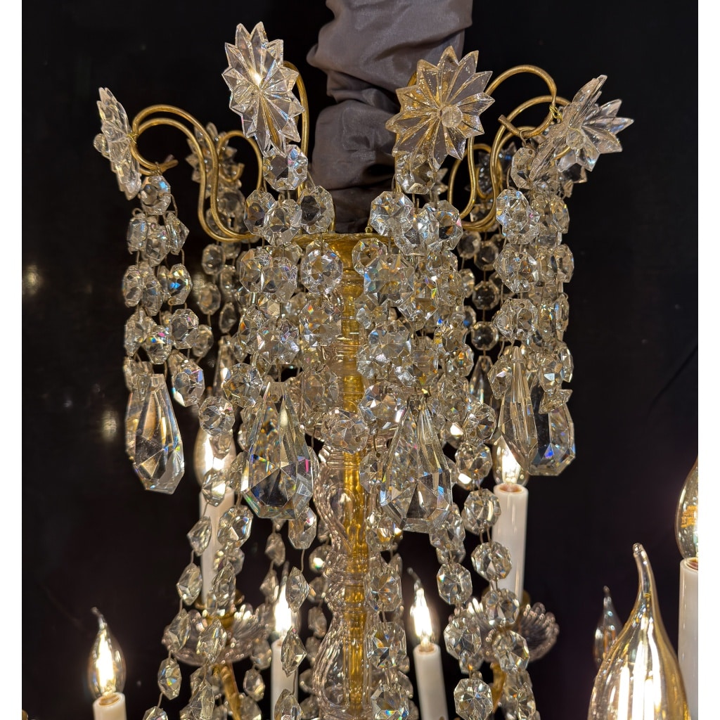Lustre signé Baccarat de style Louis XVI en bronze doré et décor de cristal taillé vers 1870-1880 3