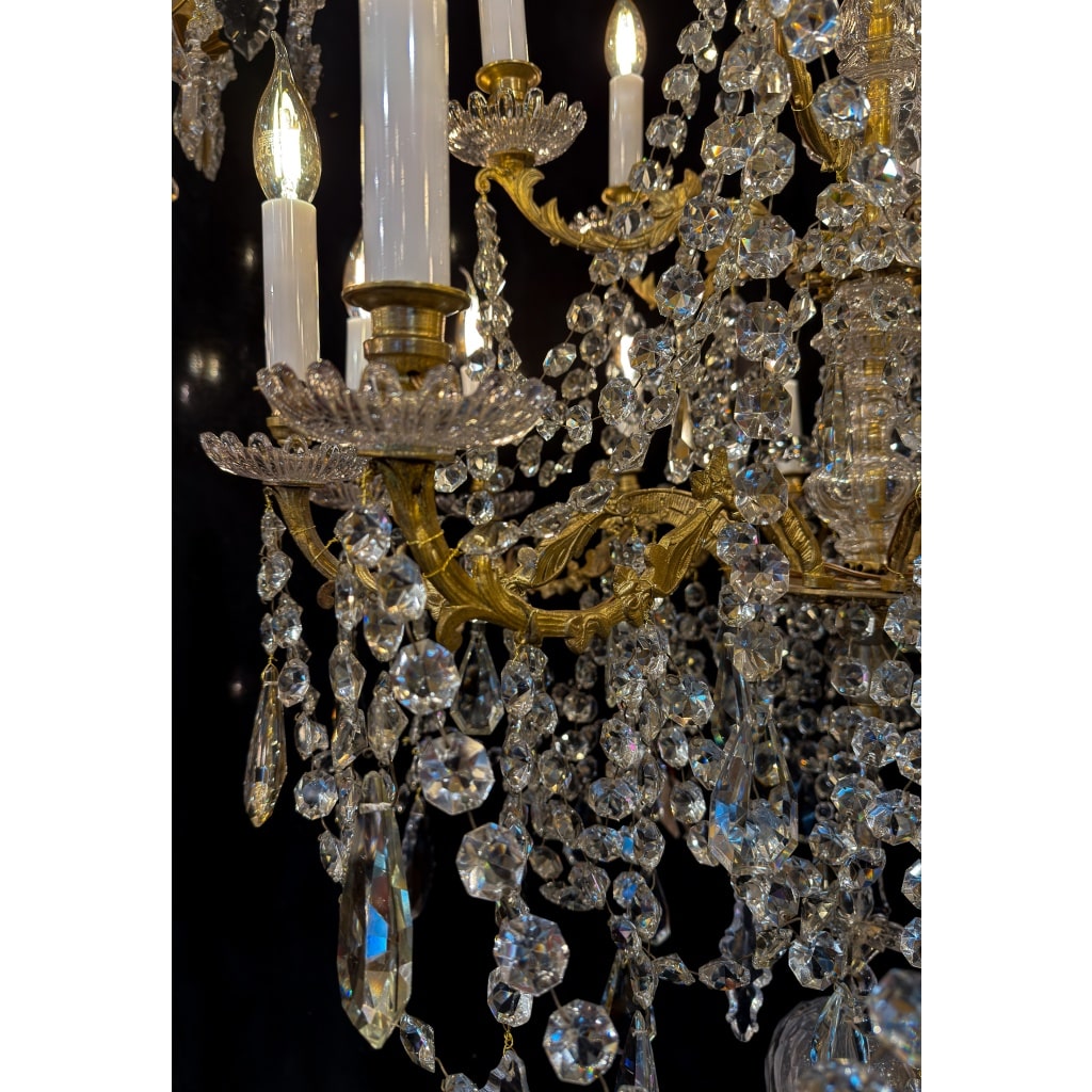 Lustre signé Baccarat de style Louis XVI en bronze doré et décor de cristal taillé vers 1870-1880 7